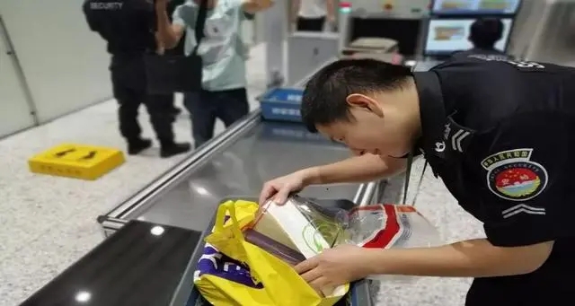 네일 오일이 비행기에 반입될 수 있나요?
